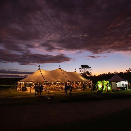 Pullman Magenta Shores Resort Entrance Exterior foto The tent at the 2011 Australian Open