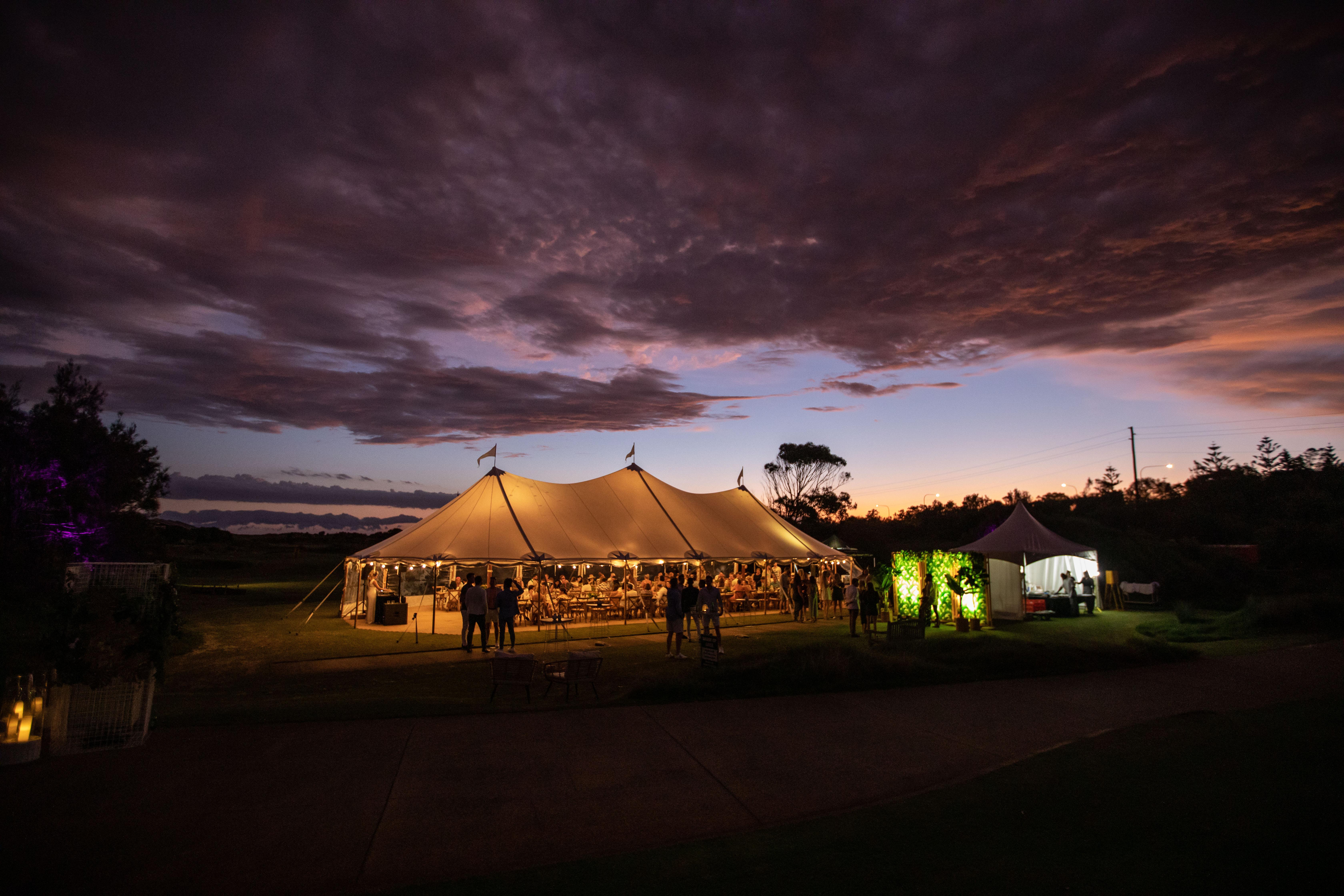 Pullman Magenta Shores Resort Entrance Exterior foto The tent at the 2011 Australian Open