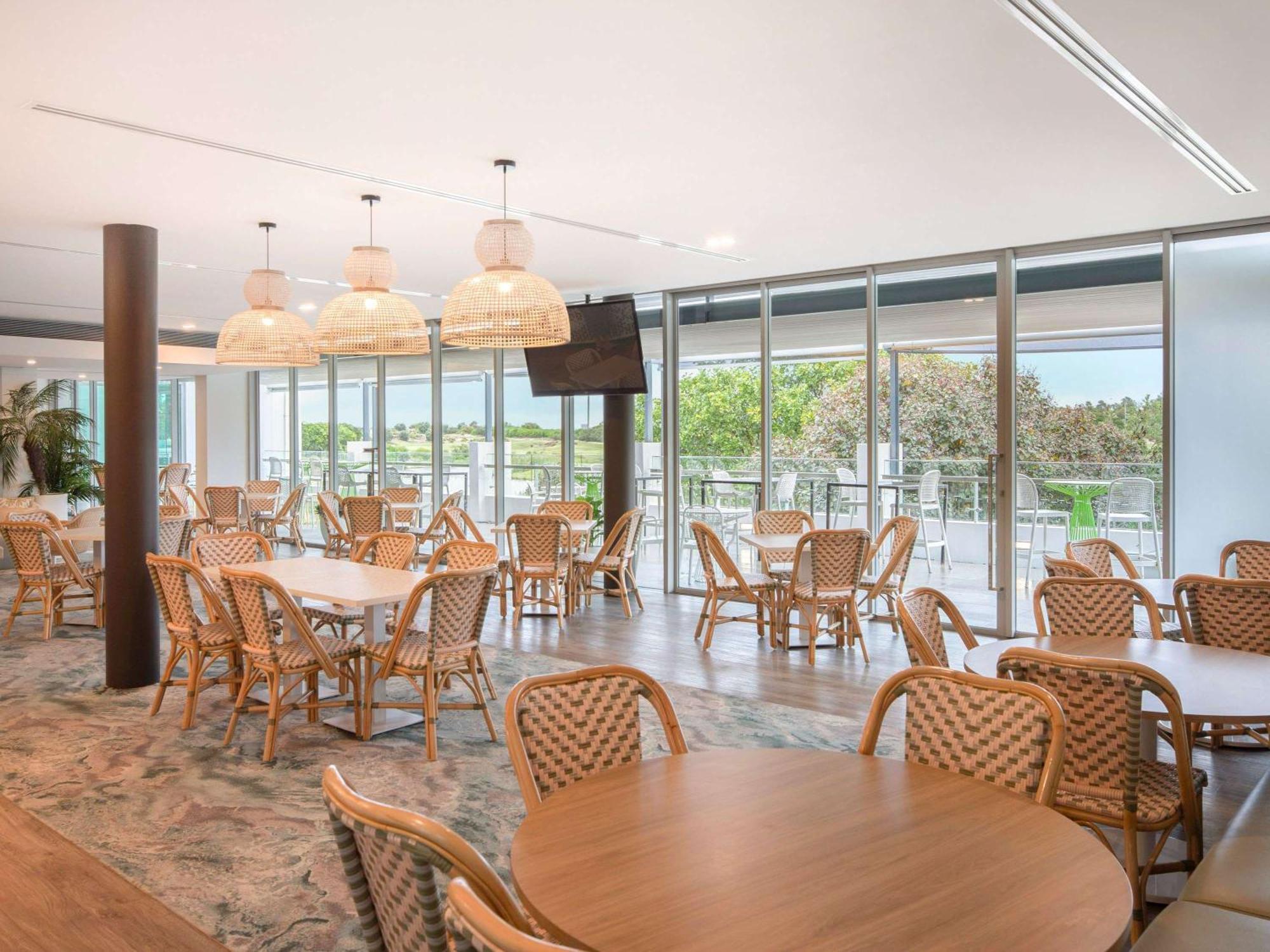 Pullman Magenta Shores Resort Entrance Exterior foto The River Club